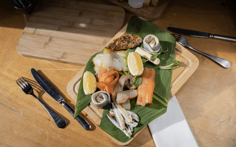 Tabla de pescado ahumado